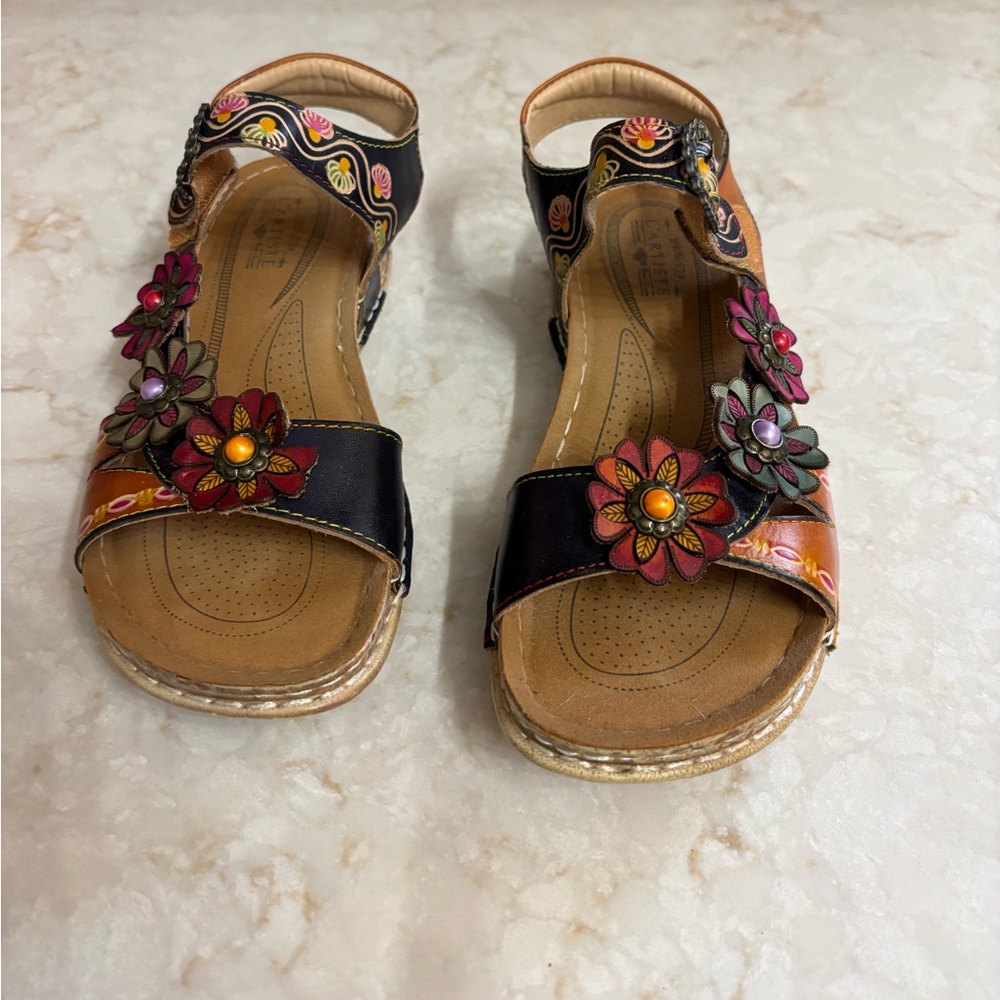 L'ATISTE Black and Brown Floral Sandals